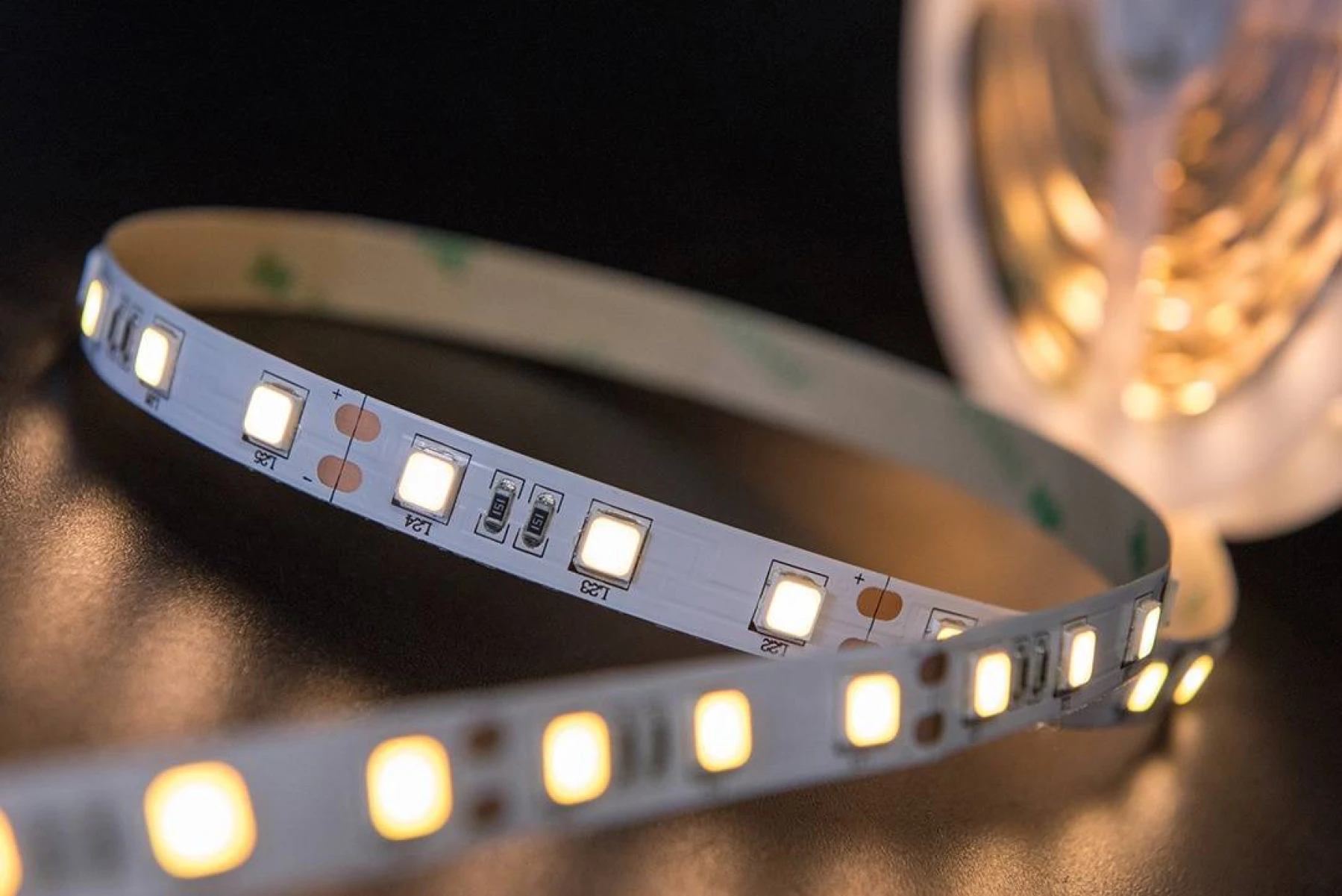 Лента светодиодная стандарт 5054, 60 LED/м, 14,4 Вт/м, 12В , IP20, Цвет: Теплый белый