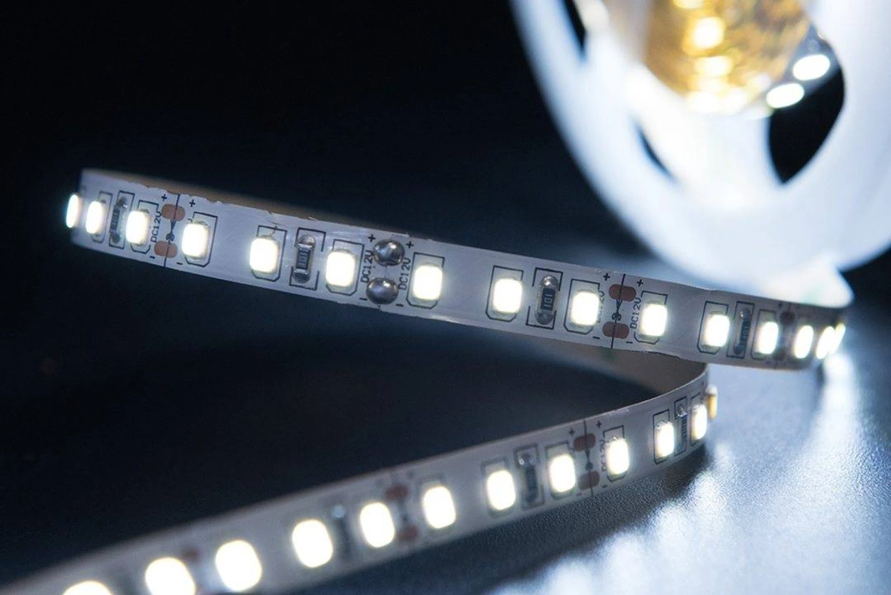 Лента светодиодная стандарт 2835, 120 LED/м, 12 Вт/м, 12В , IP20, Цвет: Нейтральный белый