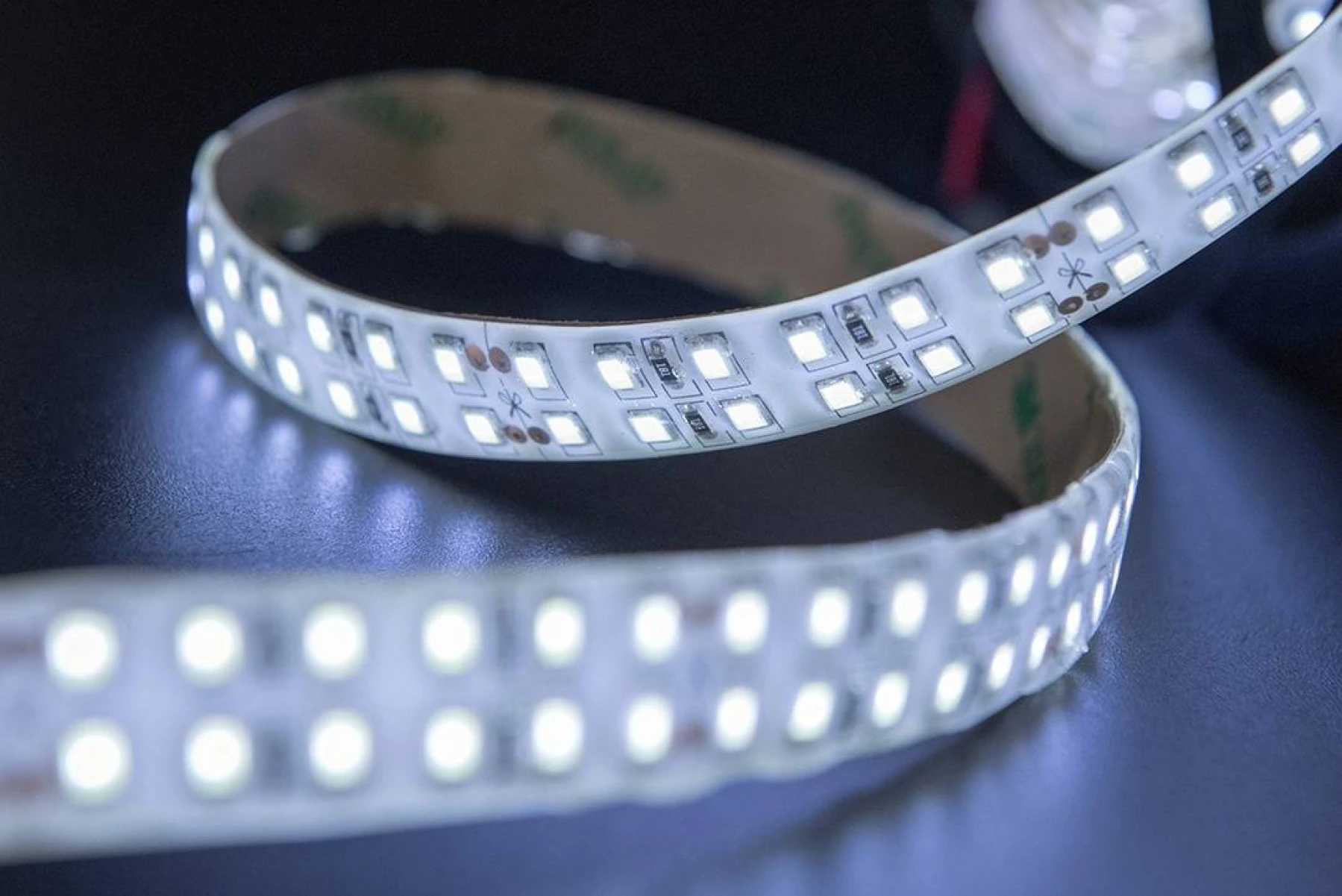 Лента светодиодная стандарт 3528, 240 LED/м, 19,2 Вт/м, 24В , IP65, Цвет: Холодный белый