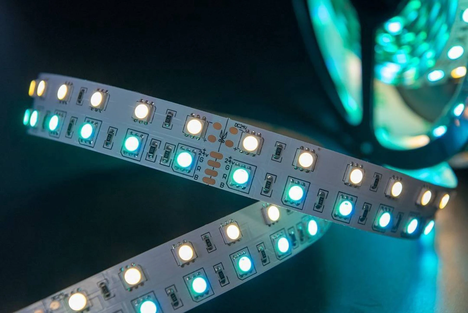 Светодиодная лента 3M RGB-светодиоды + теплое белое свечение