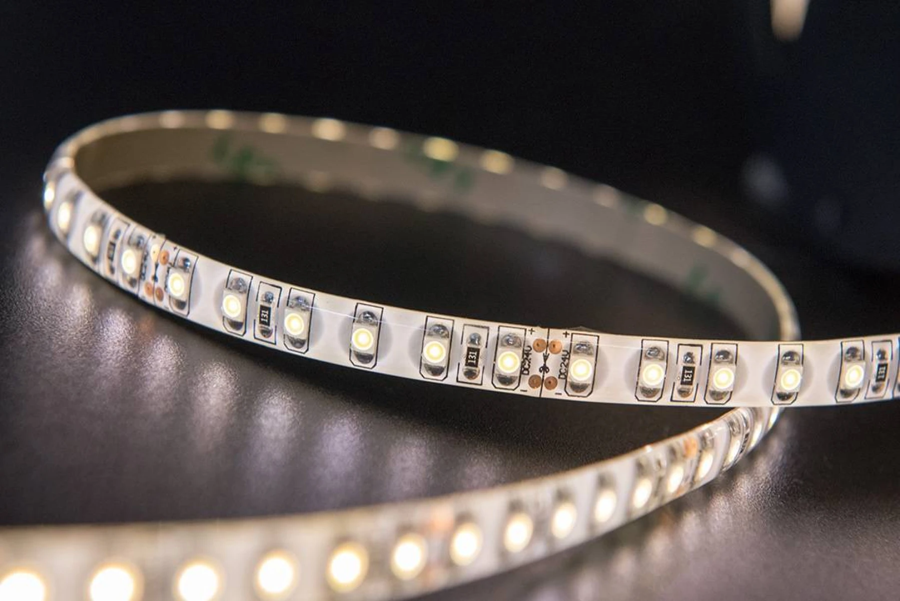 Лента со скотчем 3М светодиодная стандарт 3528, 120 LED/м, 9,6 Вт/м, 12В , IP65, Цвет: Холодный белый