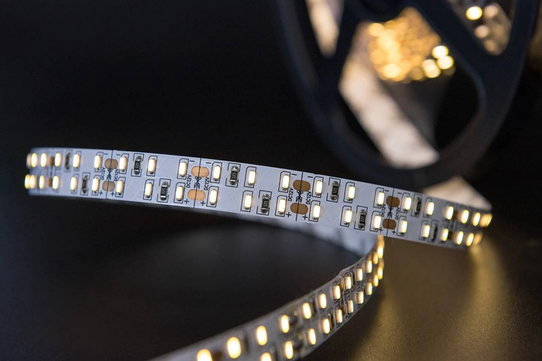 Лента светодиодная стандарт SMD 3014, 240 LED/м, 24 Вт/м, 12В , IP20, Цвет: Теплый белый