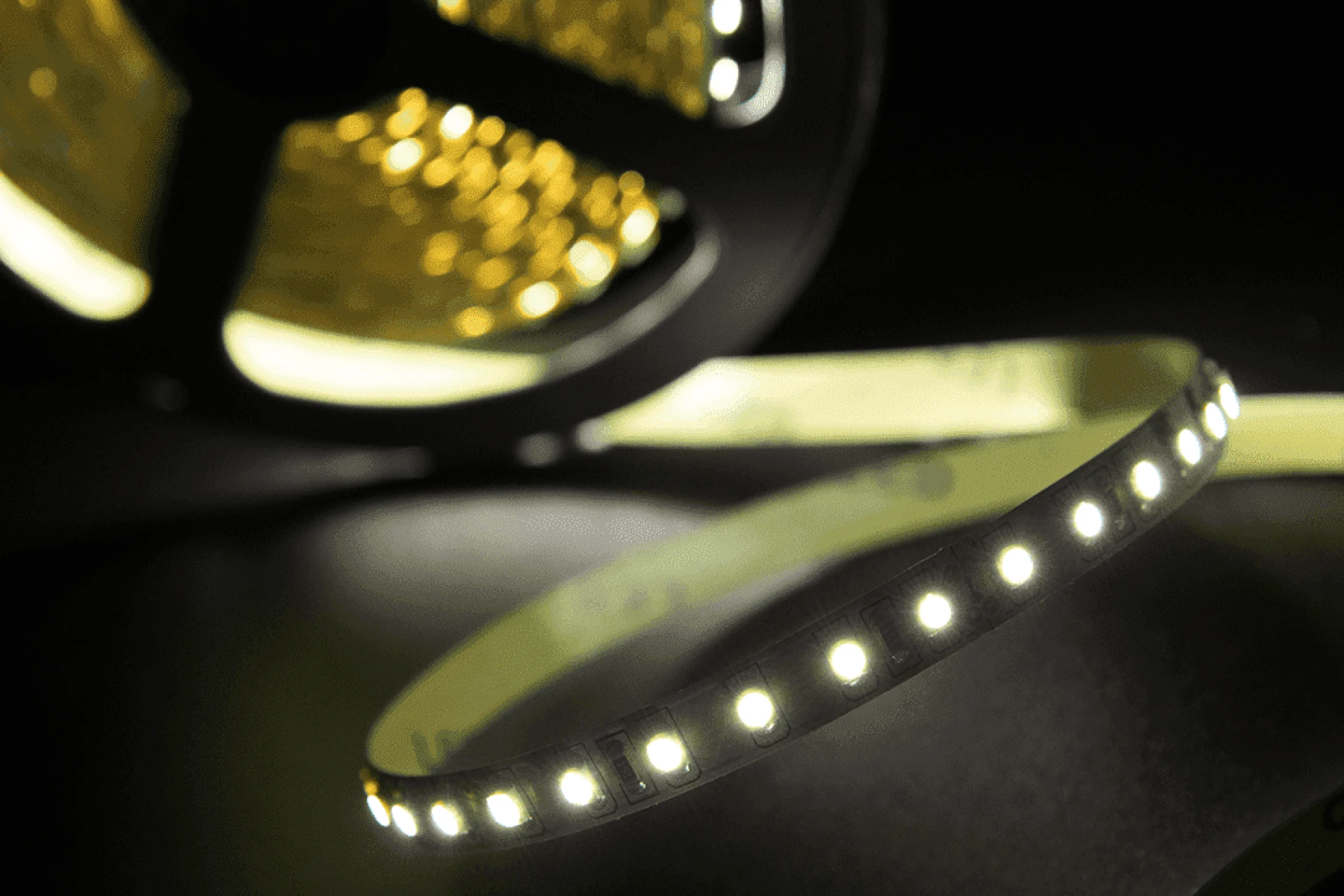 Лента светодиодная стандарт 3528, 120 LED теплого белого свечения